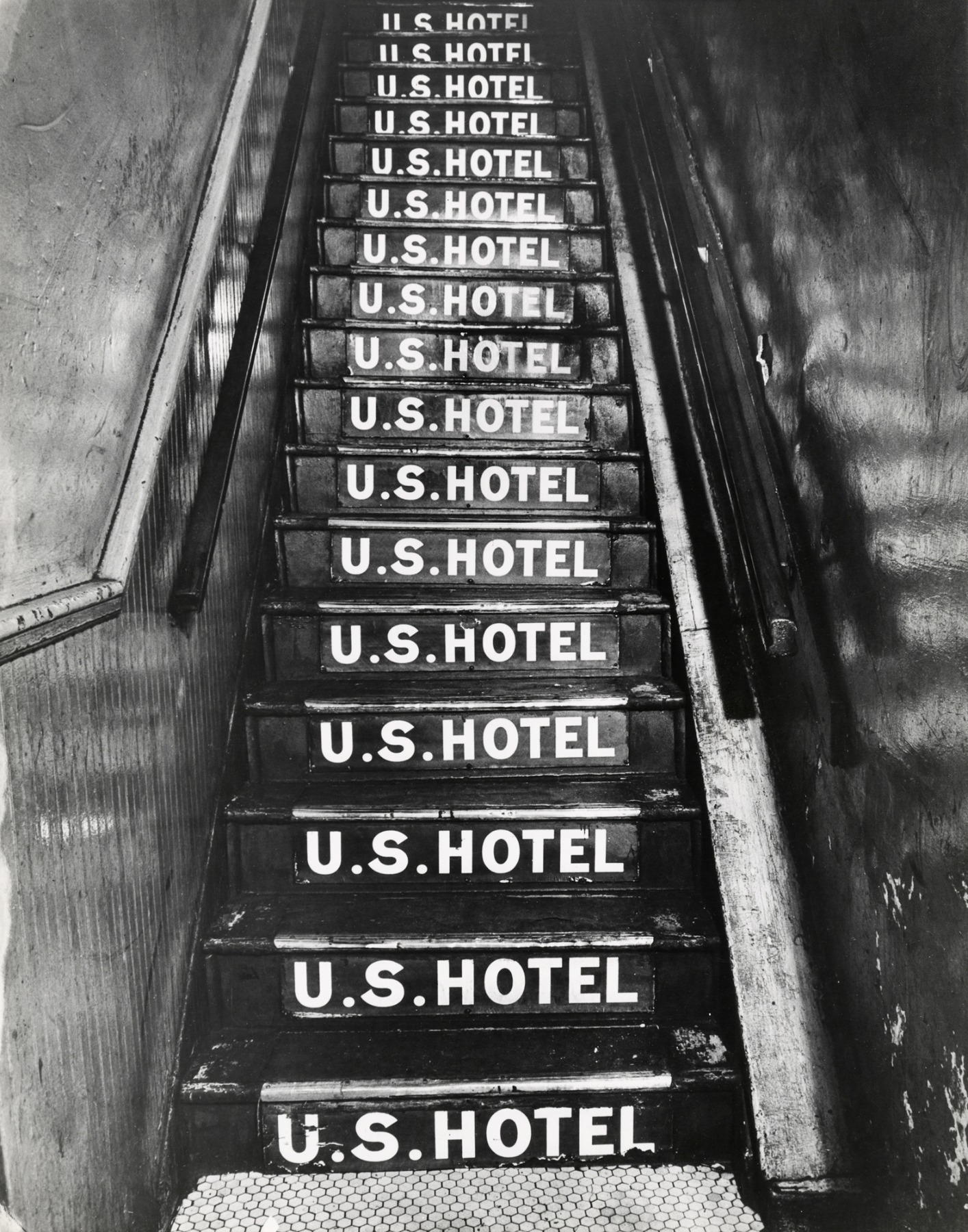 Weegee, U.S. Hotel at 263 Bowery, 1943-45, © Weegee / ICP